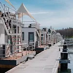 Hausboot Fuer 4 Personen Auf Dem Graebendorfer 船上ホテル