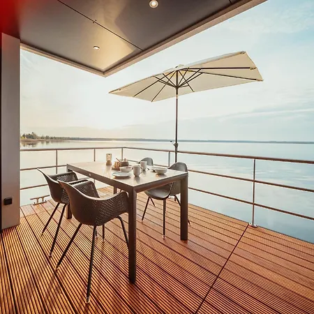 Hausboot Fuer 4 Personen Auf Dem Graebendorfer Hotel en barco