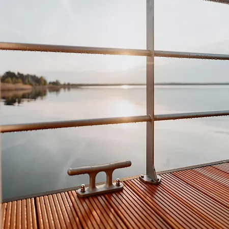 Hausboot Fuer 4 Personen Auf Dem Graebendorfer Botel