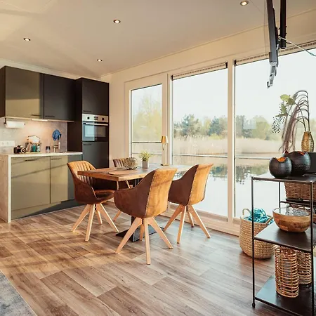 Hausboot Fuer 4 Personen Auf Dem Graebendorfer