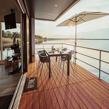 Botel Hausboot Fuer 4 Personen Auf Dem Graebendorfer