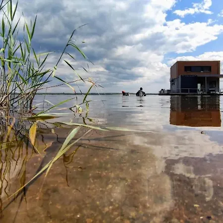 Hausboot Fuer 4 Personen Auf Dem Graebendorfer Botel *