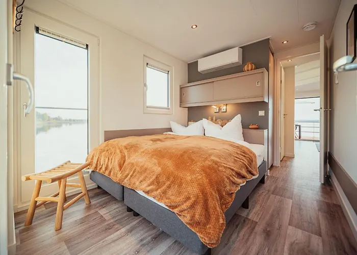 Hotel en barco Hausboot Fuer 4 Personen Auf Dem Graebendorfer